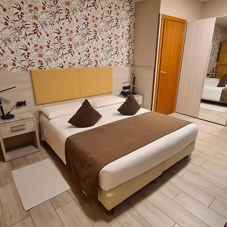 Hotel Lenotel Екстериор снимка