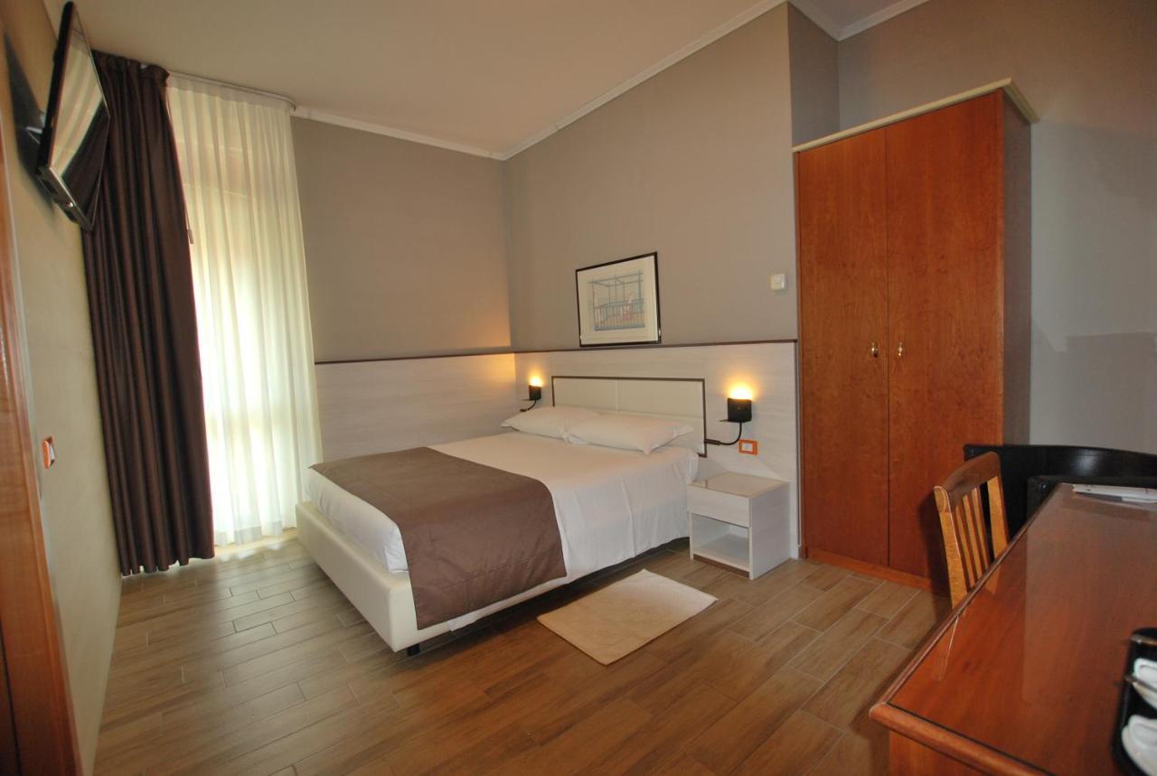 Hotel Lenotel Екстериор снимка