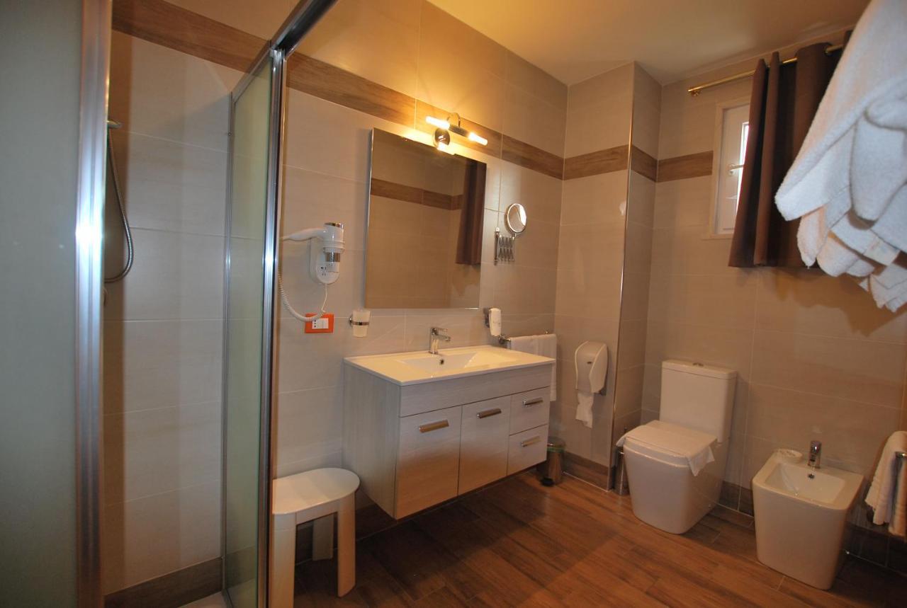 Hotel Lenotel Екстериор снимка