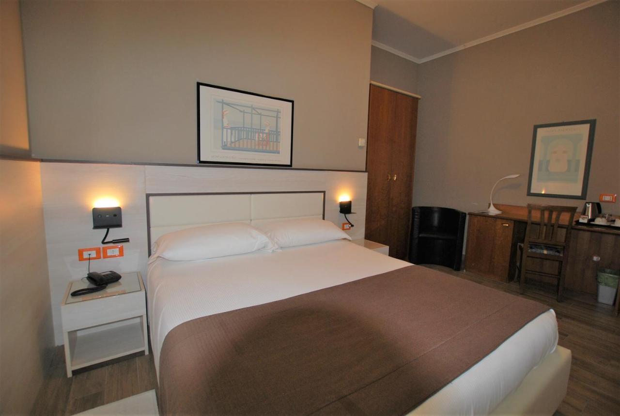 Hotel Lenotel Екстериор снимка