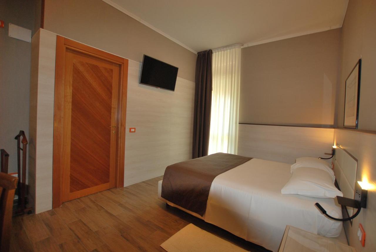 Hotel Lenotel Екстериор снимка