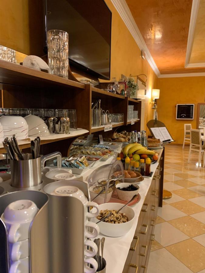 Hotel Lenotel Екстериор снимка