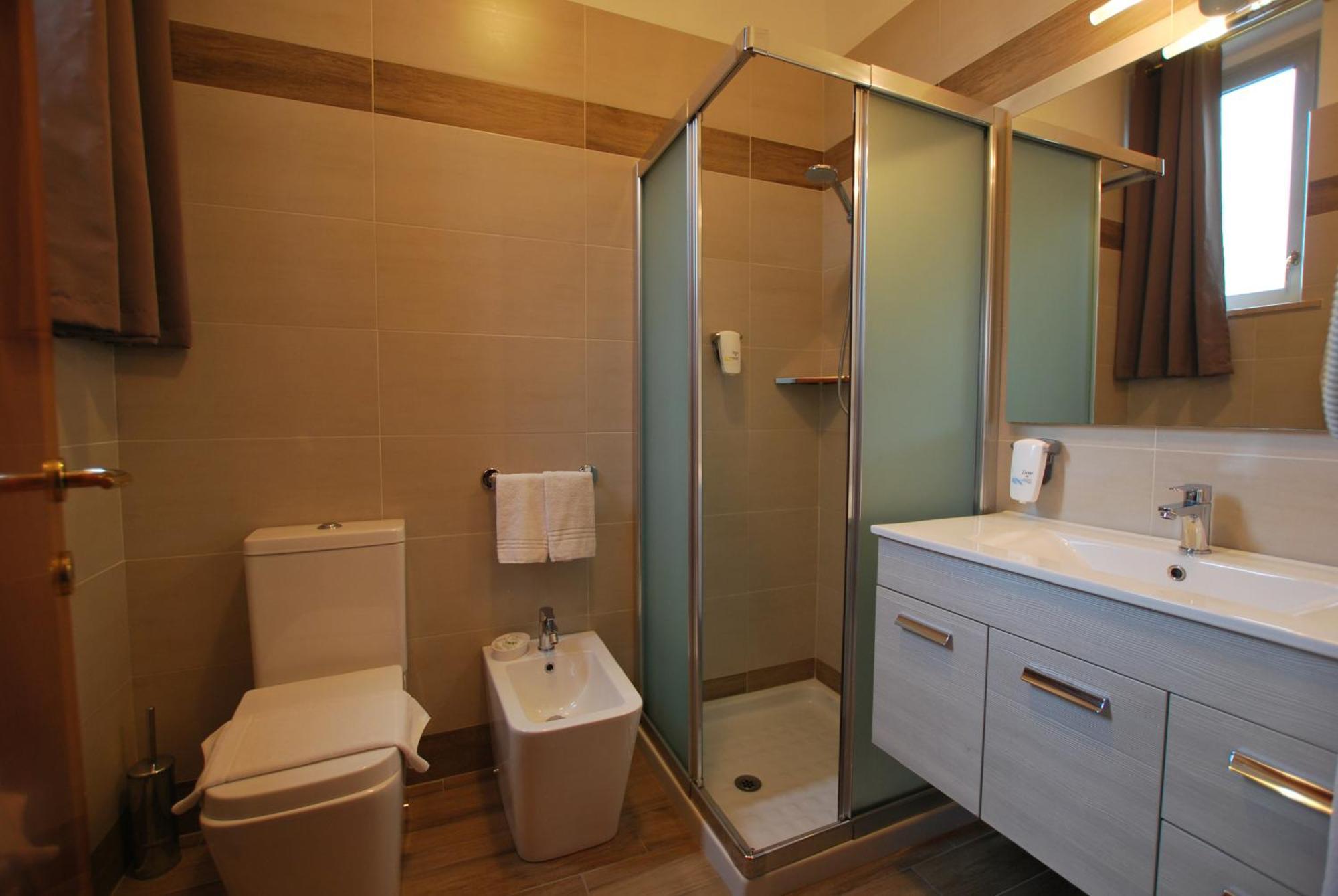Hotel Lenotel Екстериор снимка