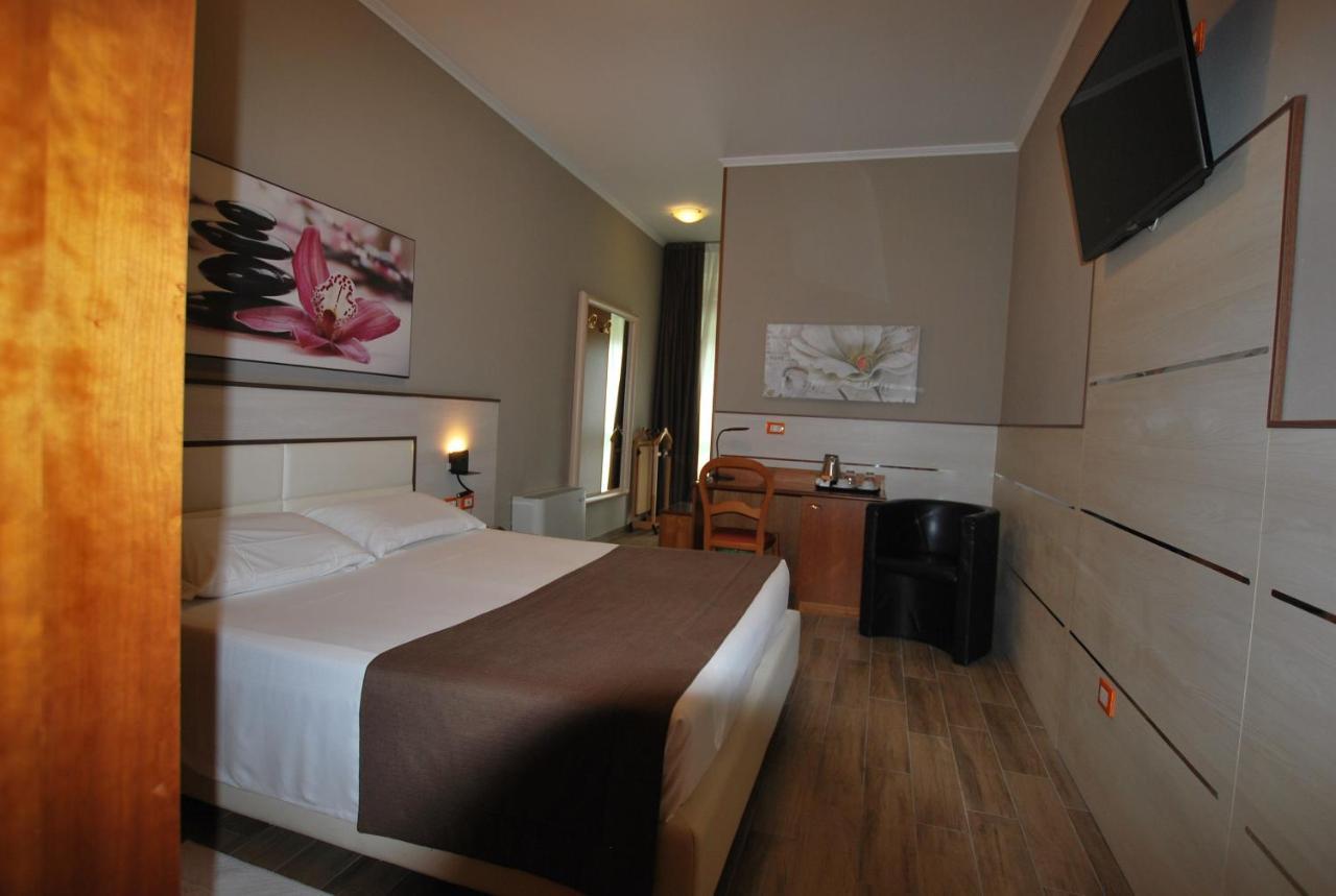 Hotel Lenotel Екстериор снимка