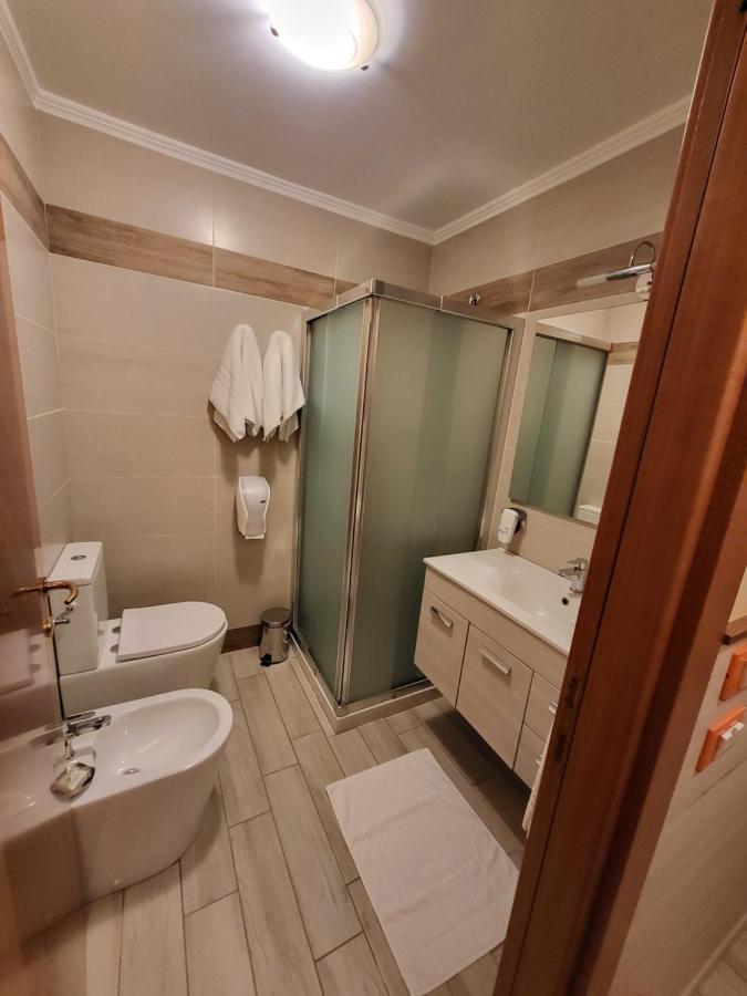 Hotel Lenotel Екстериор снимка