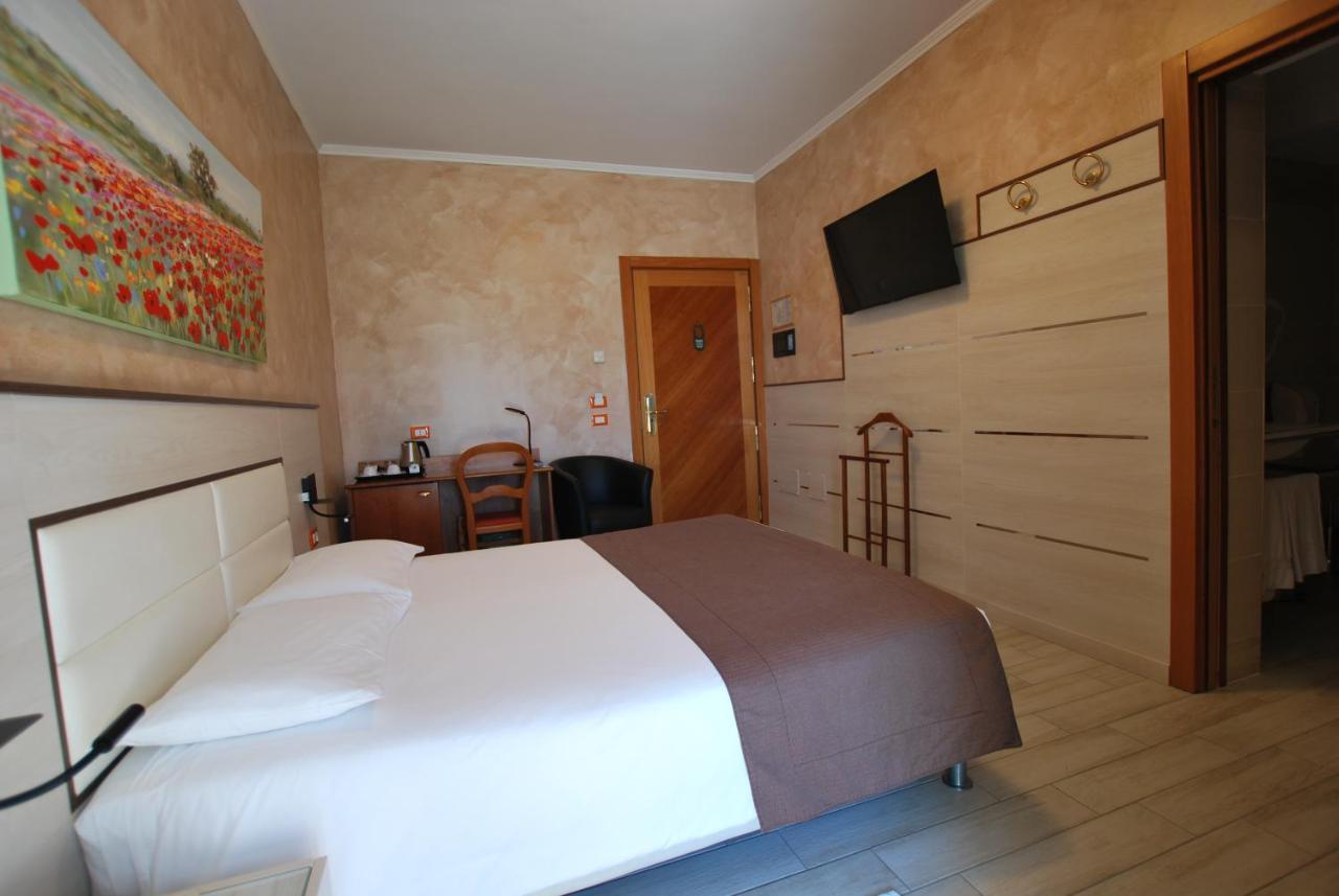 Hotel Lenotel Екстериор снимка