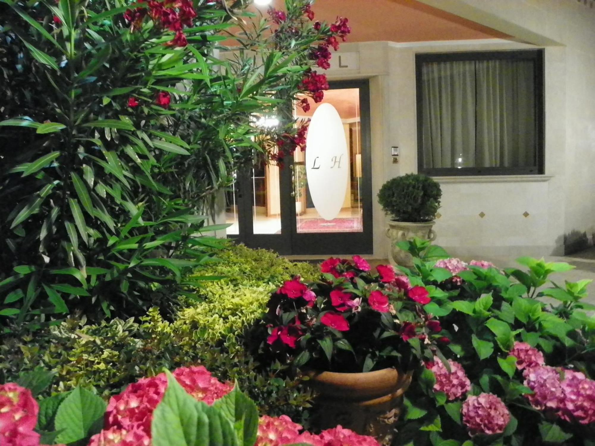 Hotel Lenotel Екстериор снимка