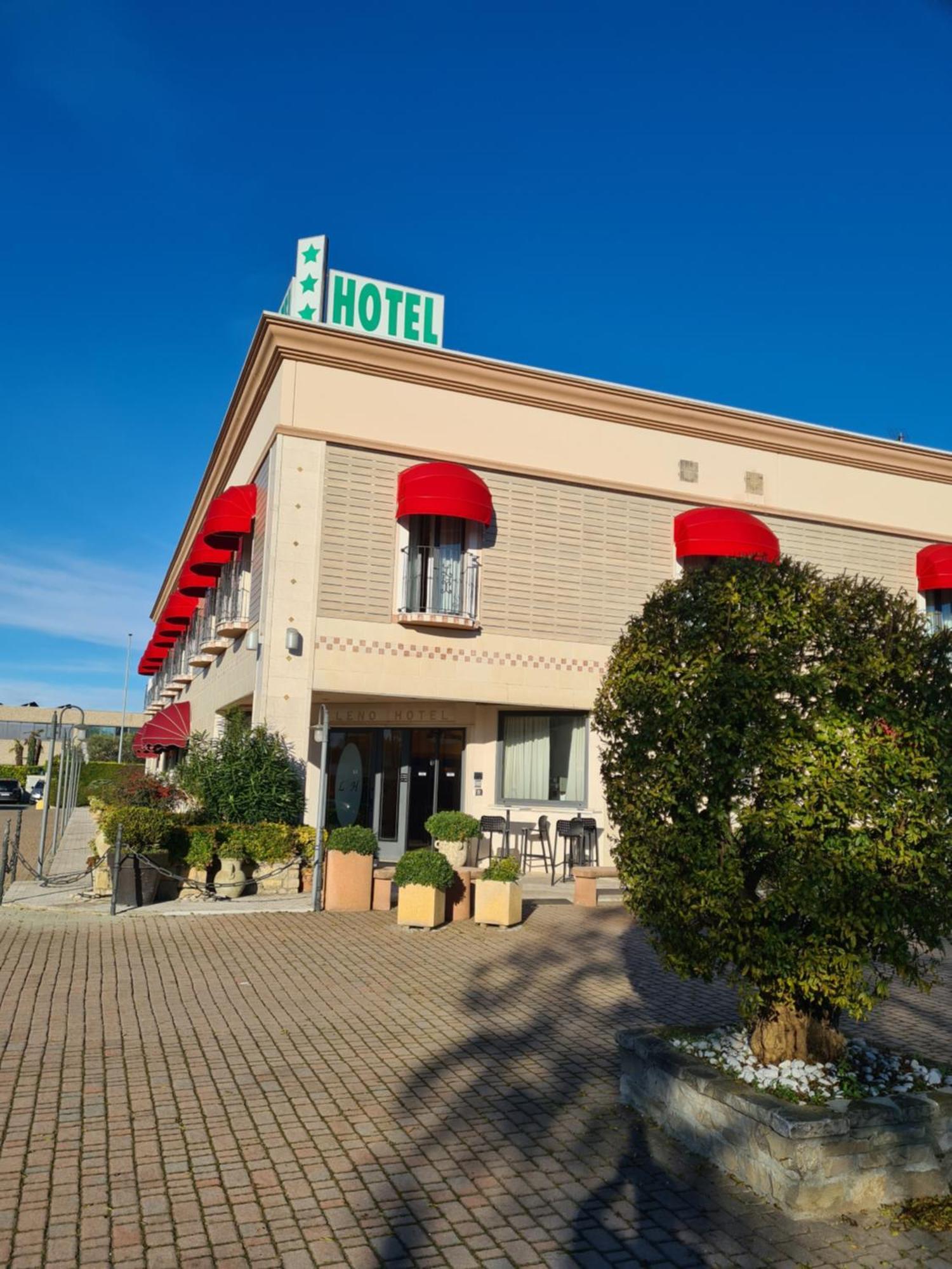 Hotel Lenotel Екстериор снимка