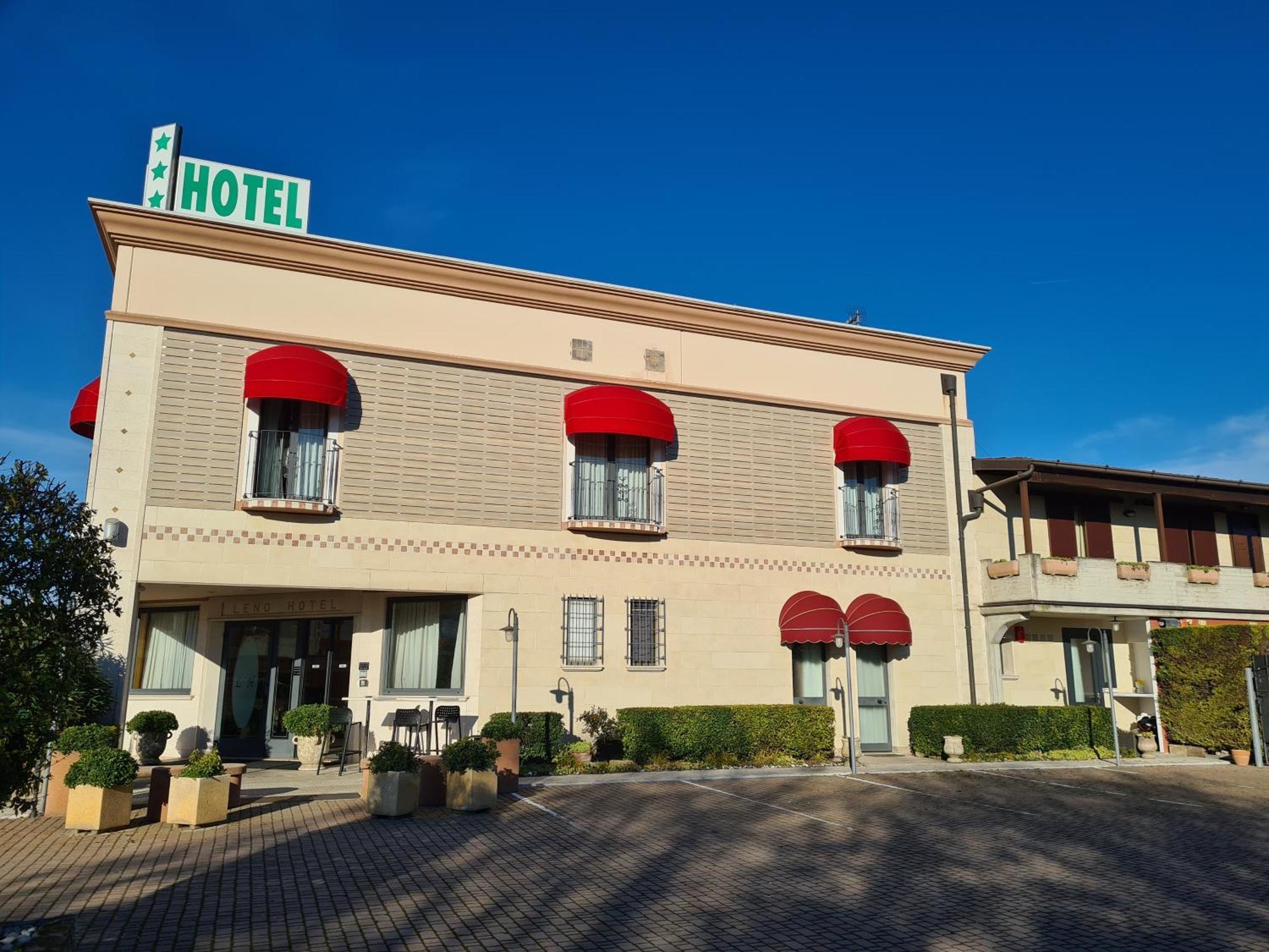 Hotel Lenotel Екстериор снимка