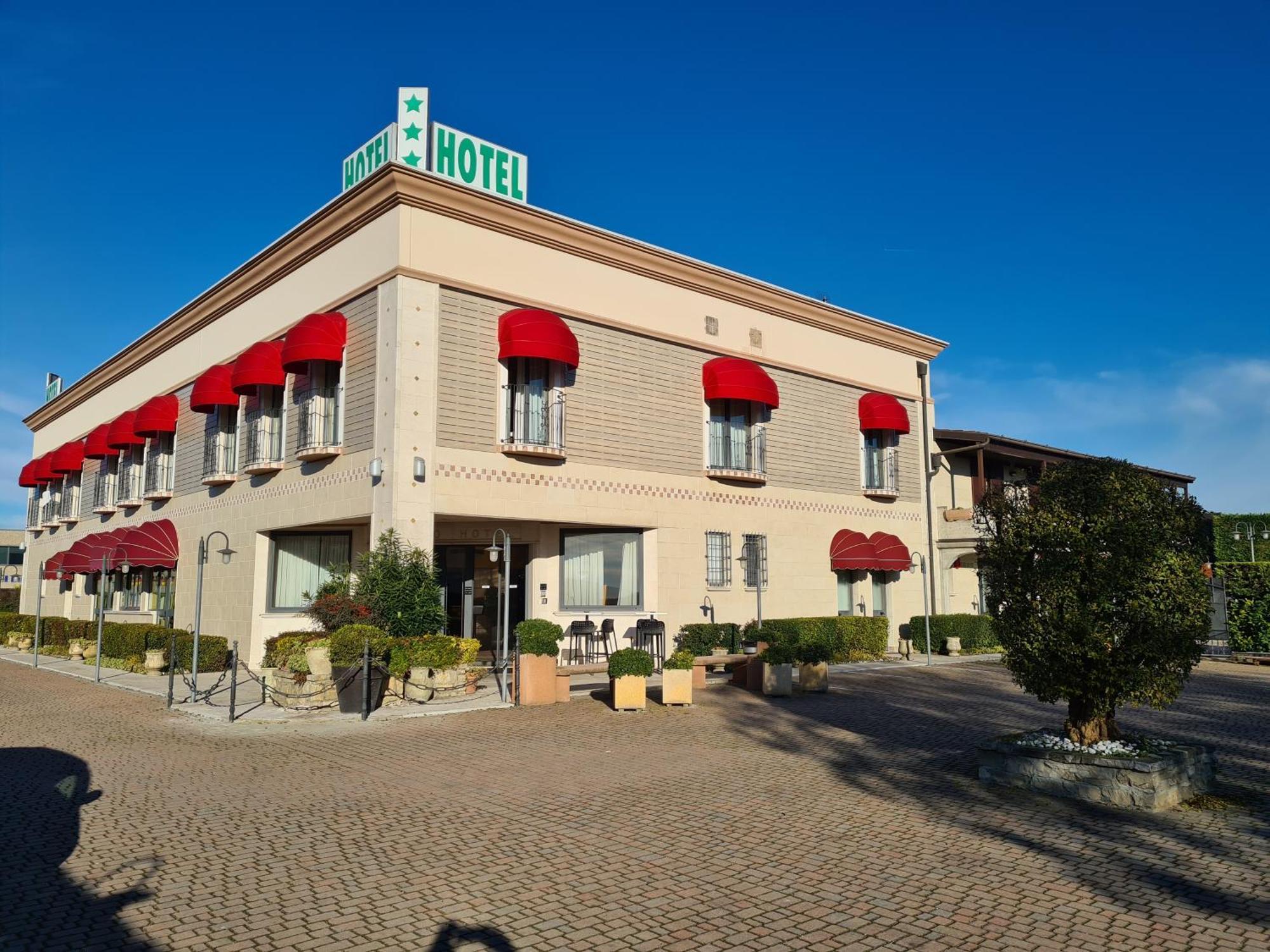 Hotel Lenotel Екстериор снимка