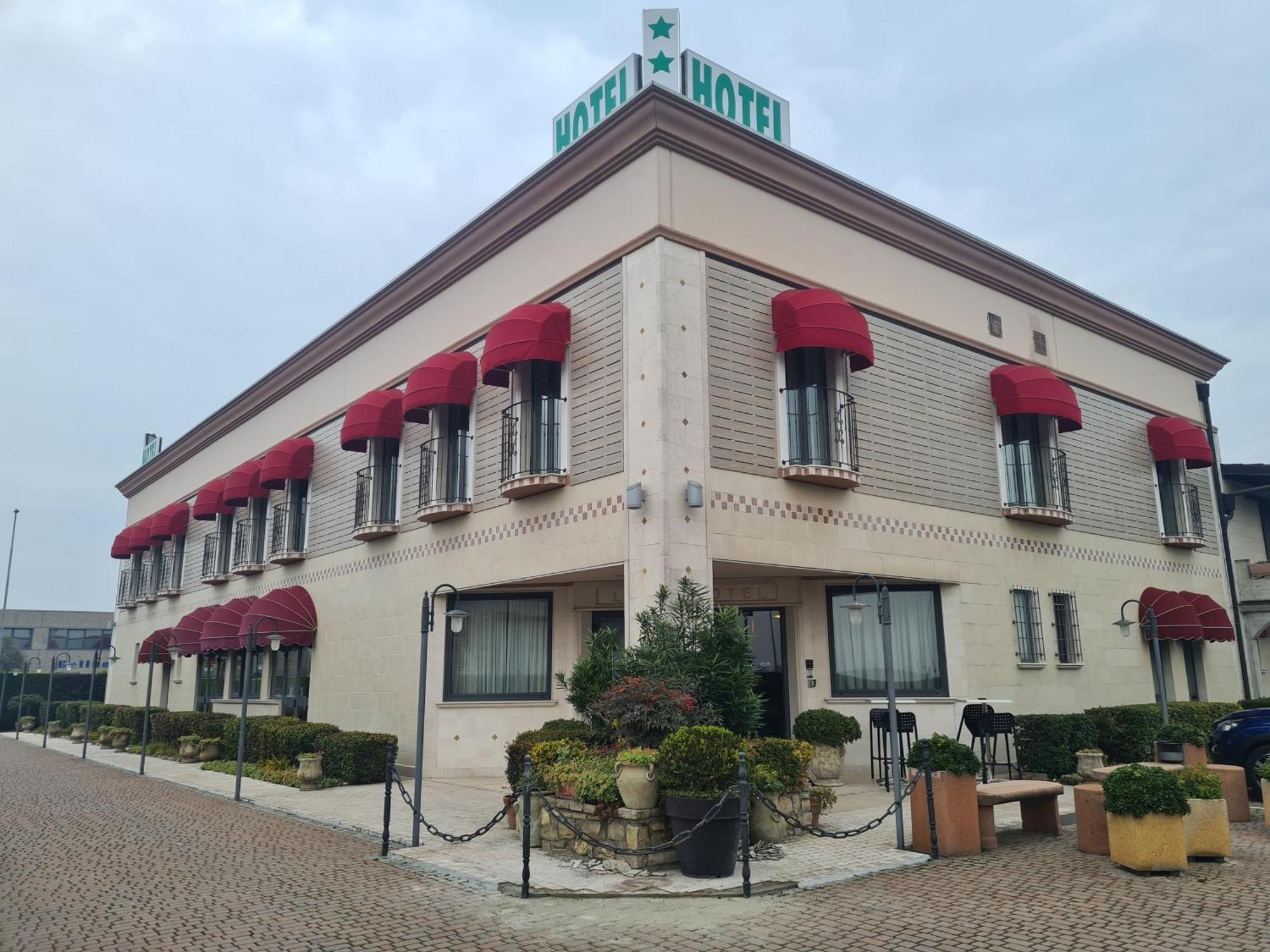 Hotel Lenotel Екстериор снимка