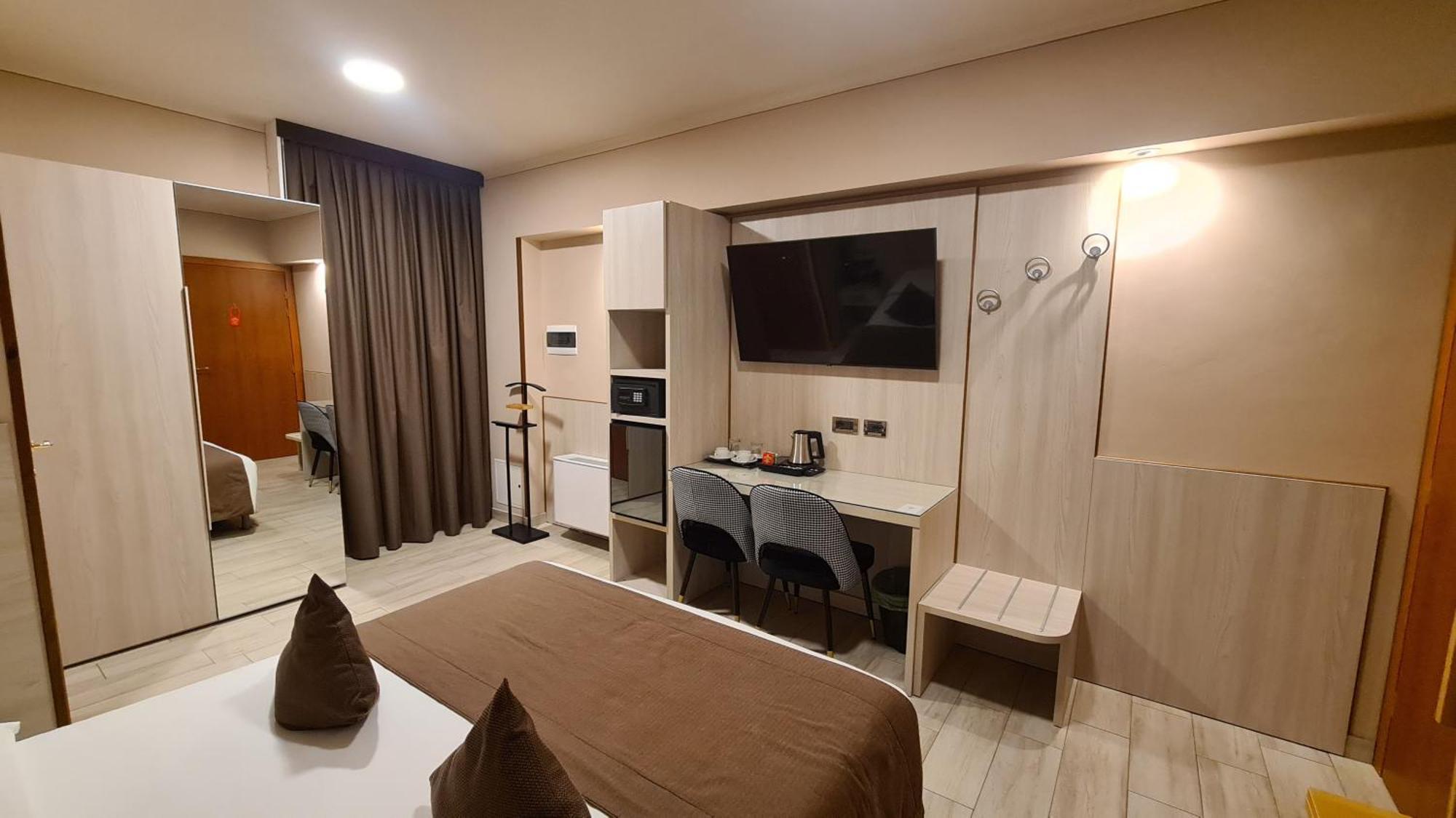 Hotel Lenotel Екстериор снимка