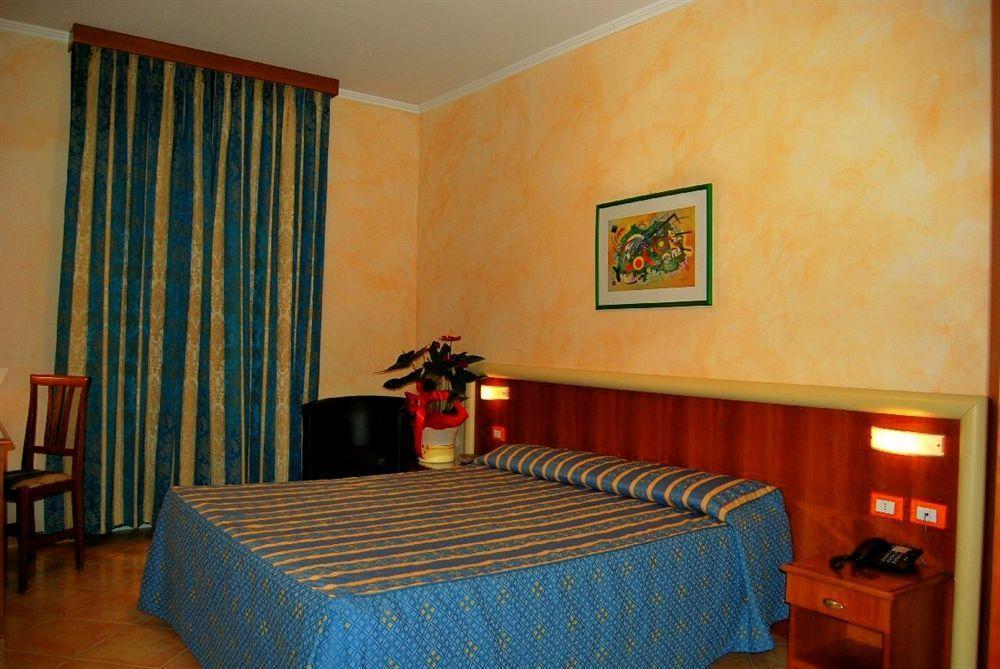Hotel Lenotel Екстериор снимка