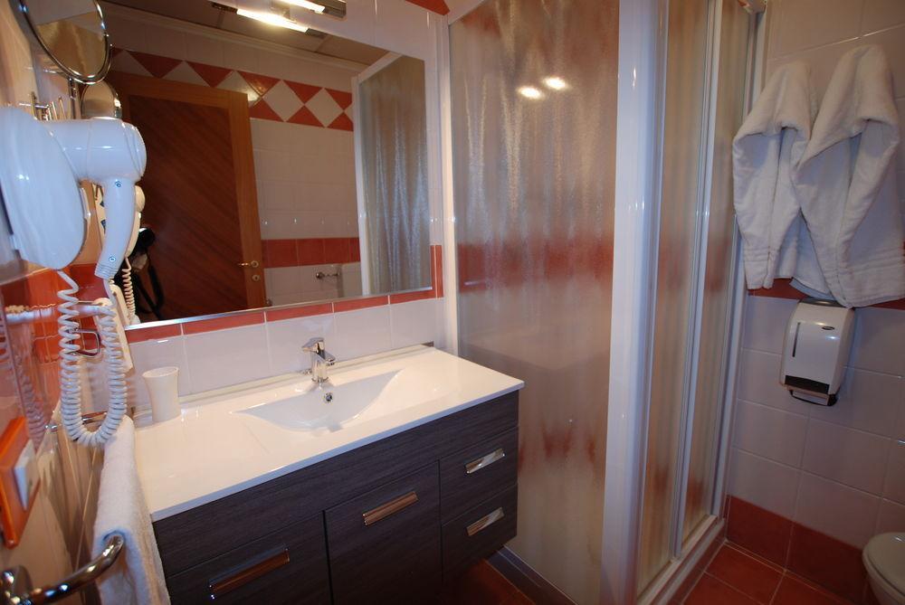 Hotel Lenotel Екстериор снимка