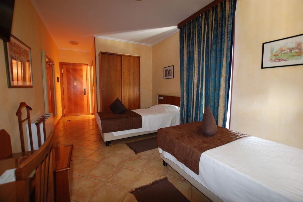 Hotel Lenotel Екстериор снимка