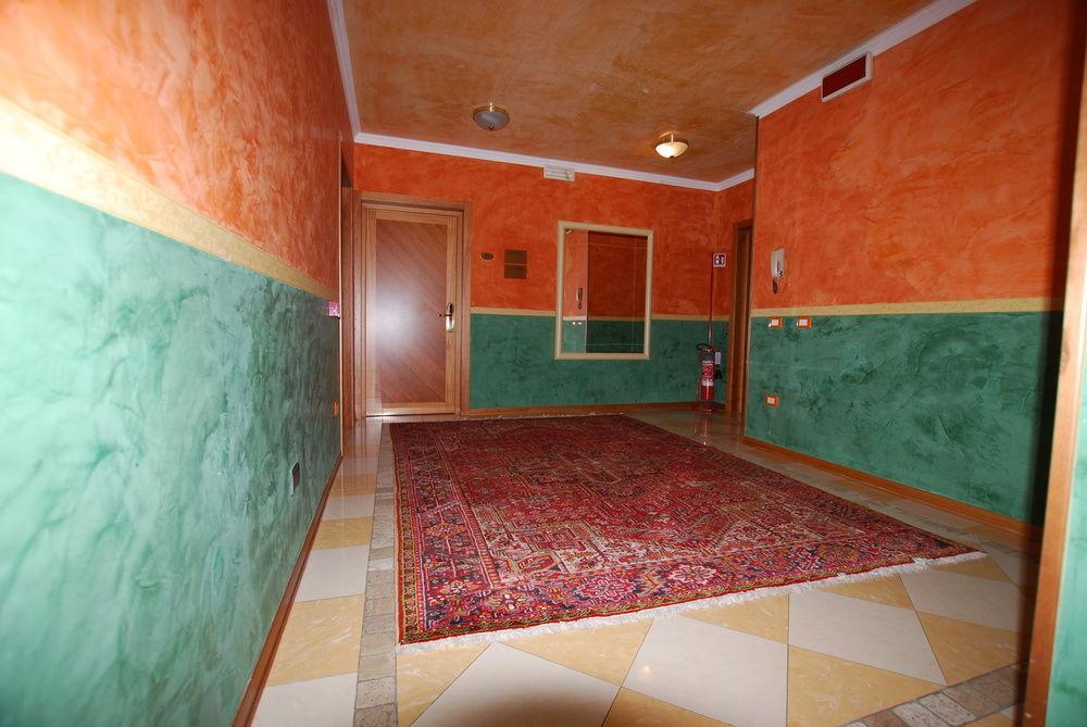 Hotel Lenotel Екстериор снимка
