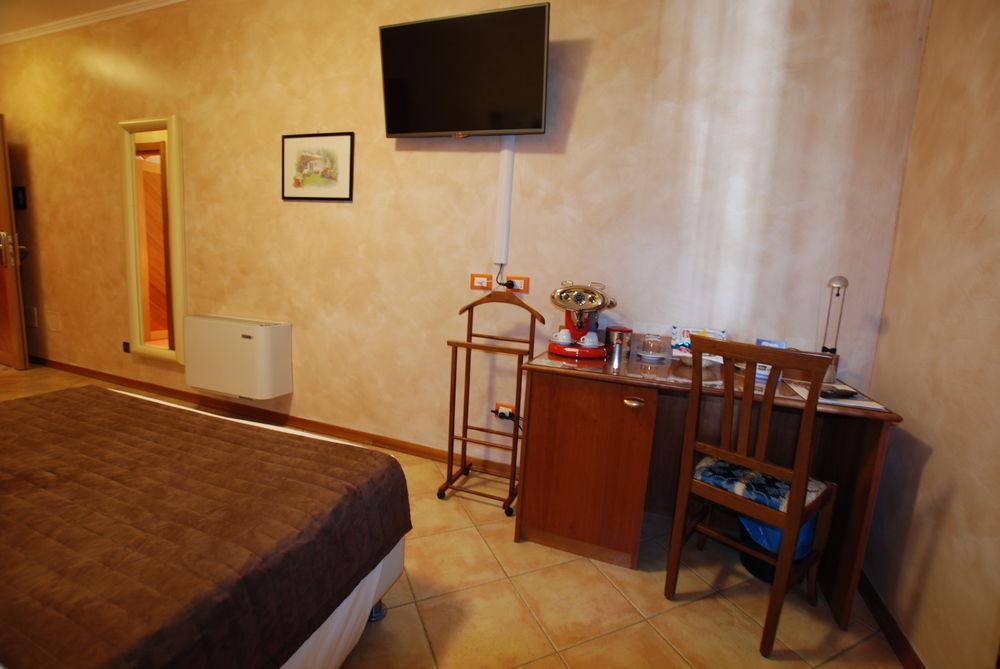 Hotel Lenotel Екстериор снимка