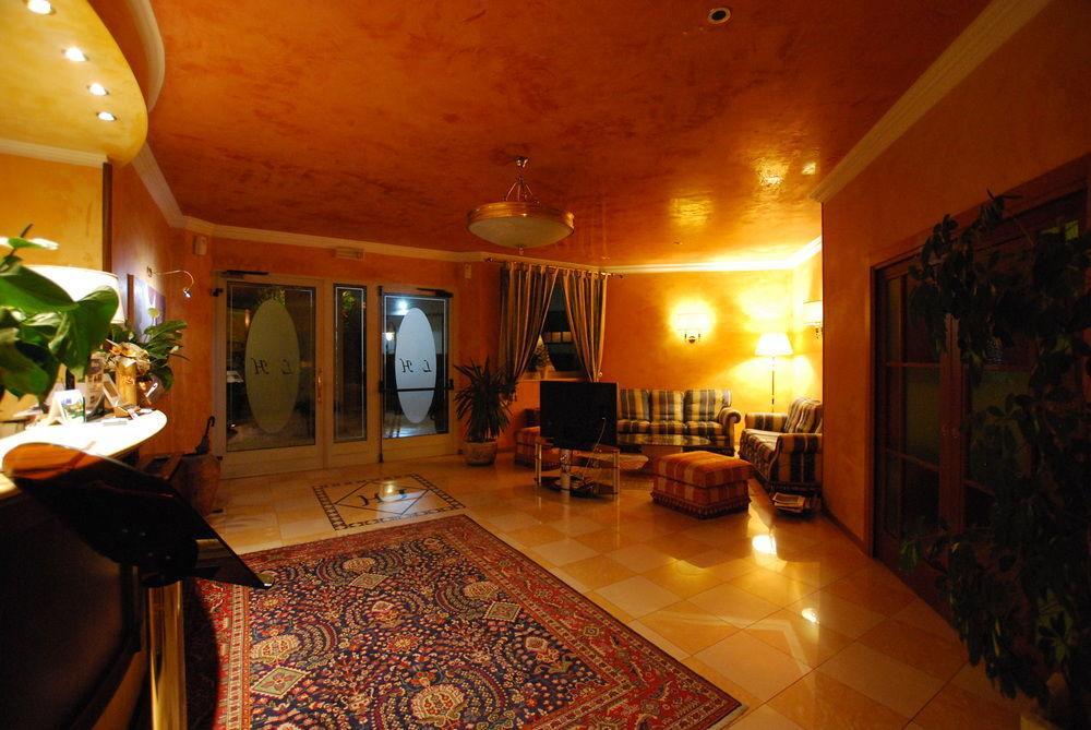 Hotel Lenotel Екстериор снимка