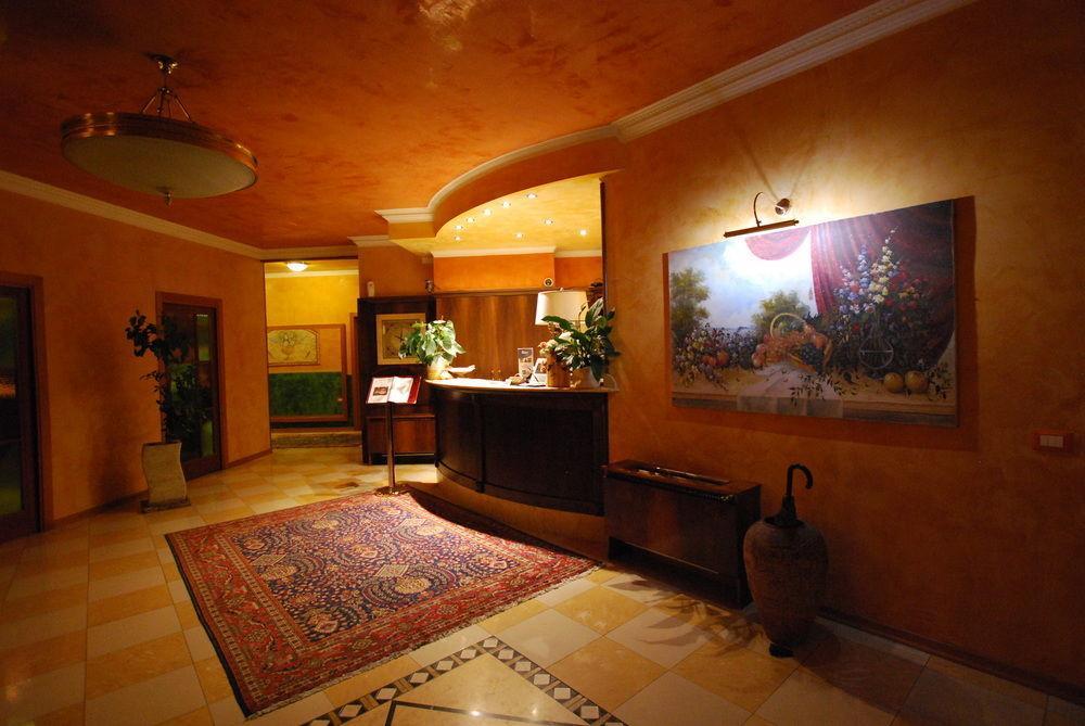 Hotel Lenotel Екстериор снимка